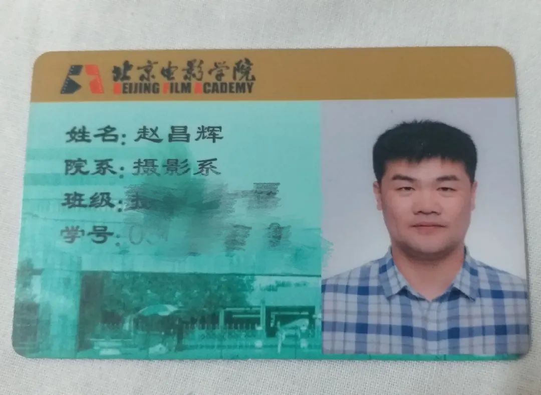 退伍后，那位初中学历的士官当了导演