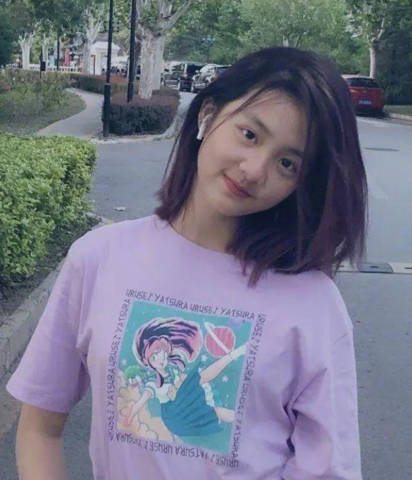 都是14岁，李嫣染发被夸赞，黄多多却质疑被“早