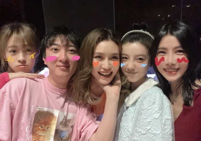 王思聪家道中落是谣传 生日派对举办奢华 坐游艇数位网红陪伴 娱乐 蛋蛋赞
