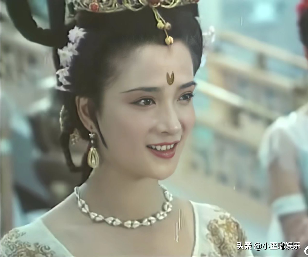 還在嘟嘴扮嫩的阿姨們，看看這些女演員，是如何超齡演出少女感