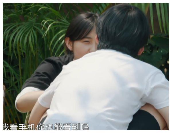 张子枫刷碗，郭麒麟来帮忙，妹妹无意间的话，暴露两人友情