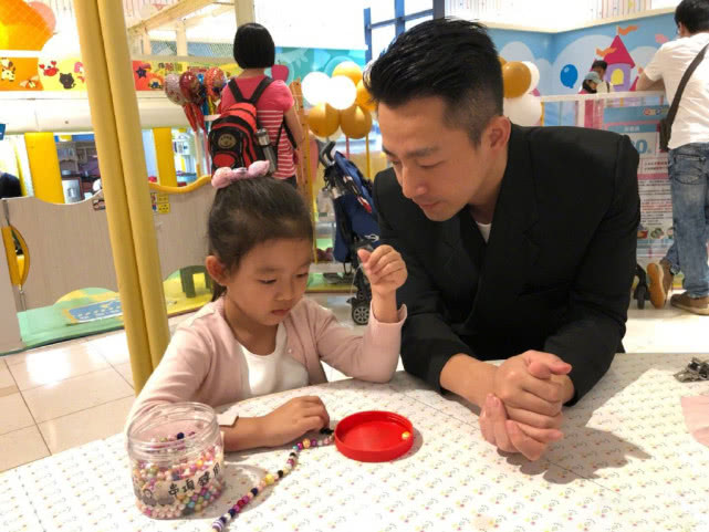 汪小菲罕见晒儿子近照，4岁汪希箖可爱至极，和