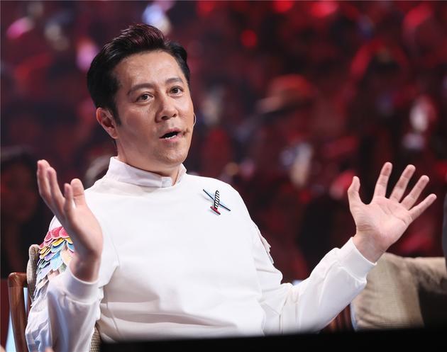 50岁蔡国庆妻子近照曝光，长这般模样，难怪一直不公开