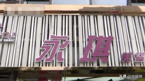 1次刮痧5万！妈妈哭诉女儿理发店被骗十几万贷款 店家：她有脑子