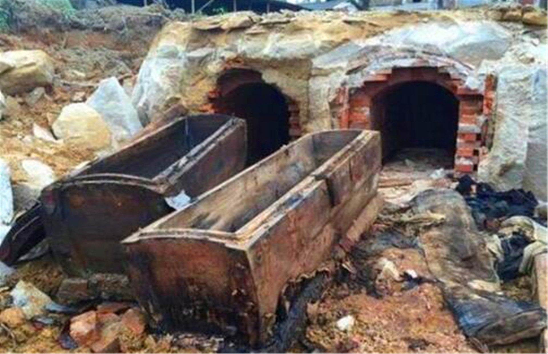 安徽挖到清朝武举人墓，专家刚挖一半，墓主后