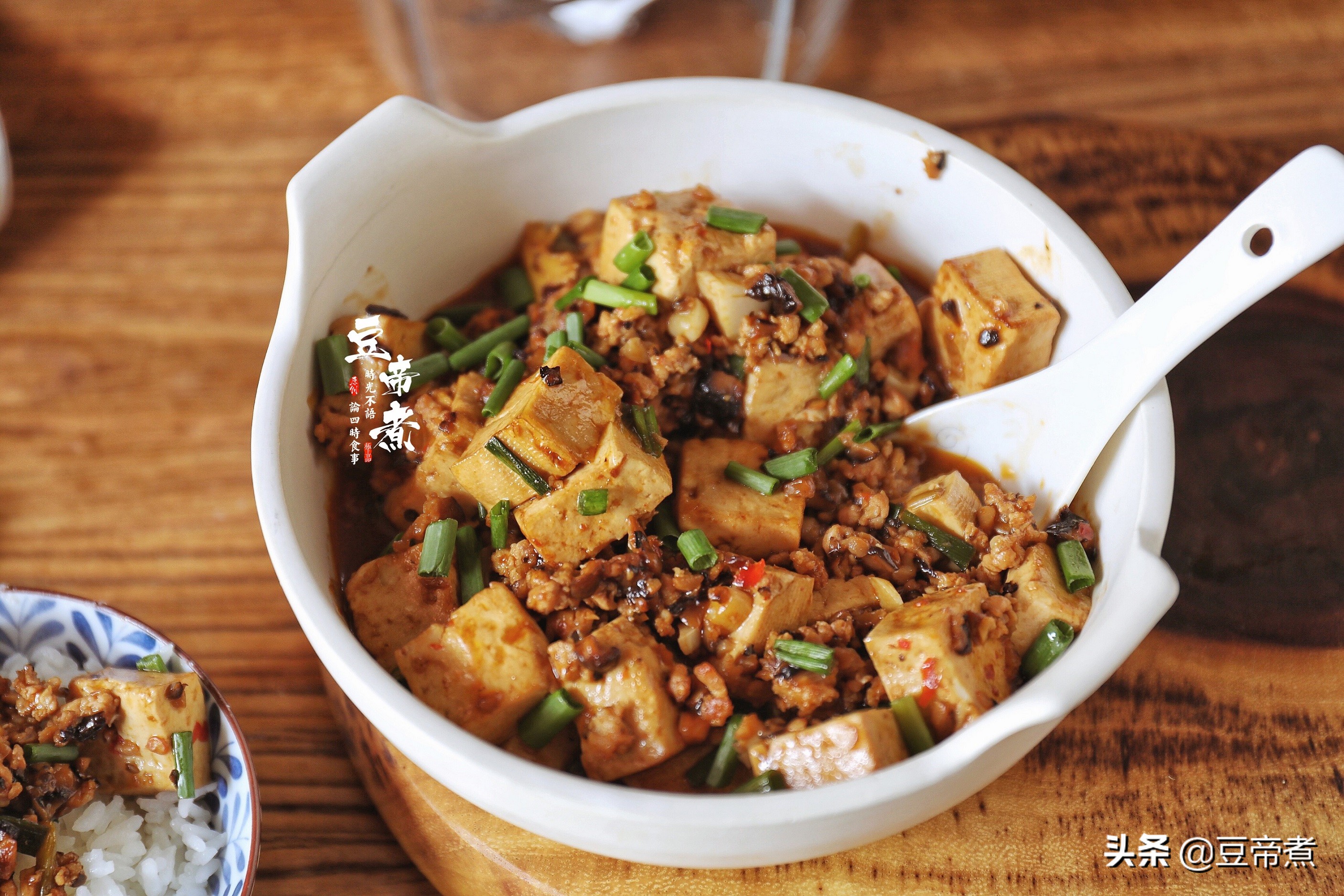 豆腐这样做，一匙就能下碗饭，味道香口感好，就算连吃三天也不腻