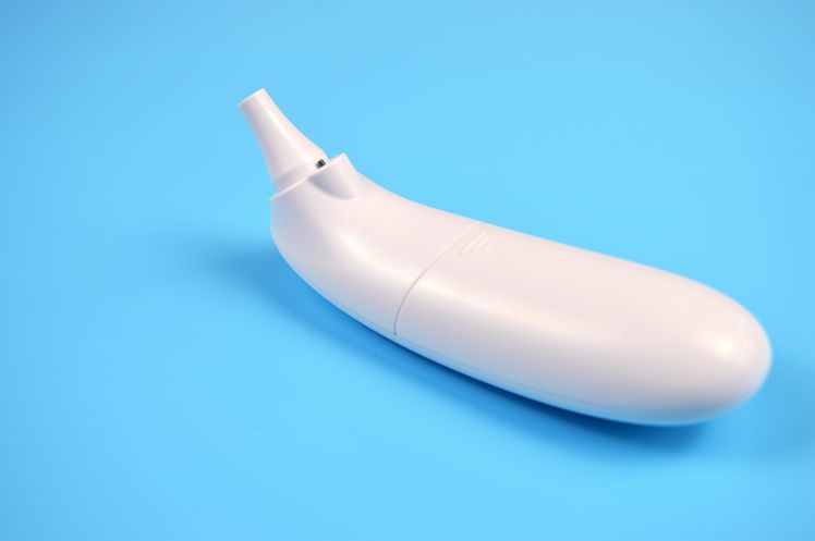 关爱孩子健康，发烧要准确测量体温，体验凡米耳温枪白瓷版