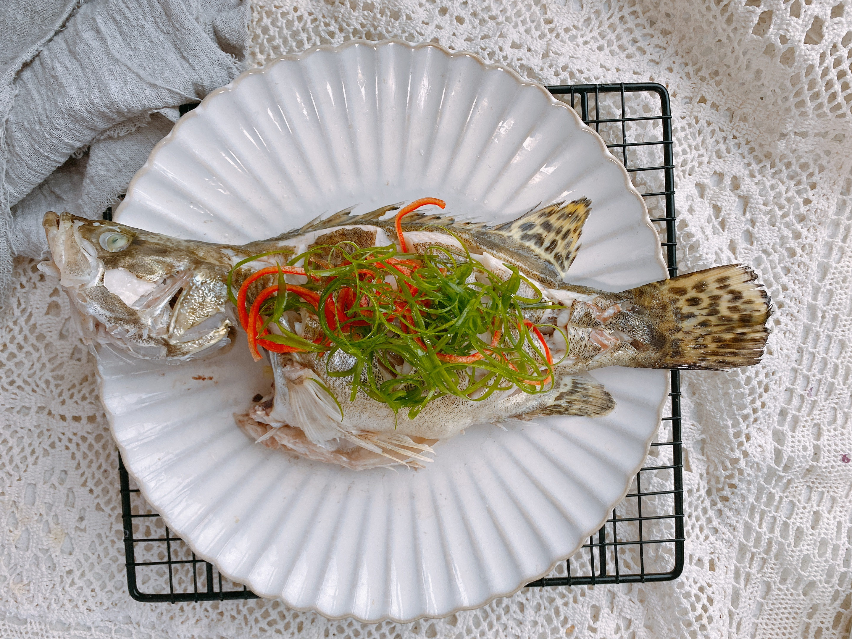 清蒸魚看似簡單，卻有不少技巧，3個要點1次掌握，魚肉鮮嫩不腥