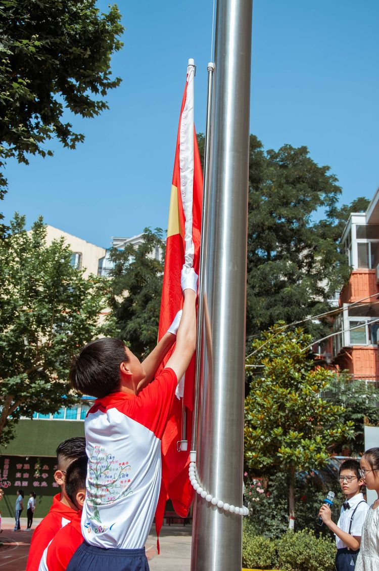 中华桥小学举行2021届毕业生毕业典礼