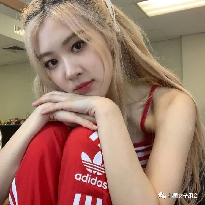 很多女生向往的完美身材,身材管理超棒的这位女团爱豆