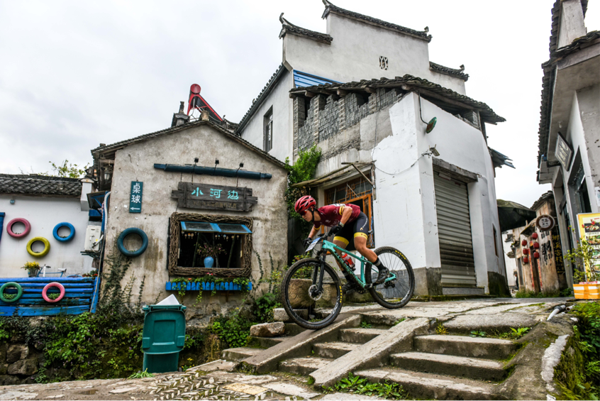 第十六届中国黄山（黟县）山地车公开赛激情落幕