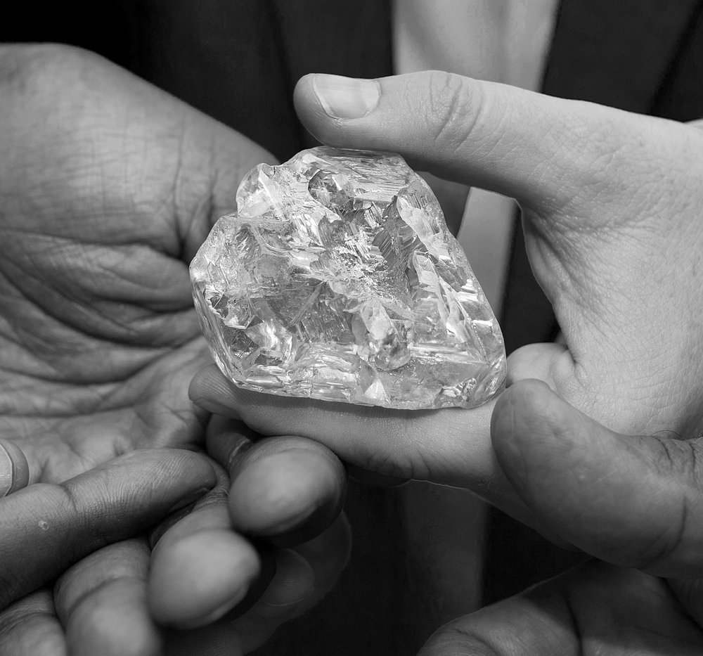 科学家发现地球内部有超1000万亿吨钻石，为什么没人敢开采？