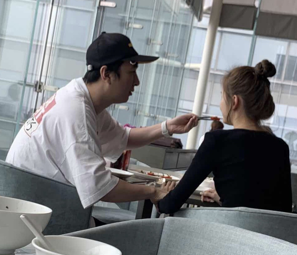 王思聪新女友晒照大秀身材！高颜值被赞状态佳