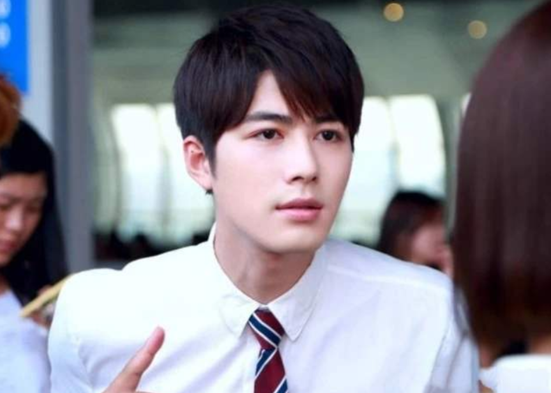 7岁被抛弃，父亲偷娶美娇妻，却让他养继母的儿