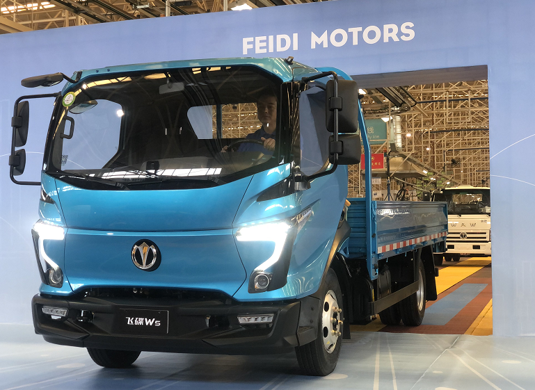 屡遭卡车安全背叛，飞碟W系让最爱卡车的他重拾