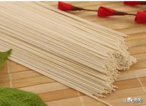 陪伴大家長大的芭比娃娃，也根據流行審美悄悄的換臉呢