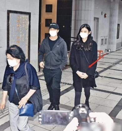 奚梦瑶再怀孕5个月被网友街拍，一身黑胖到认不