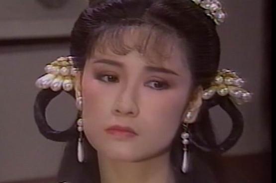 6版王语嫣不比不知道，有人美成经典难忘怀，有人却被嘲像村姑