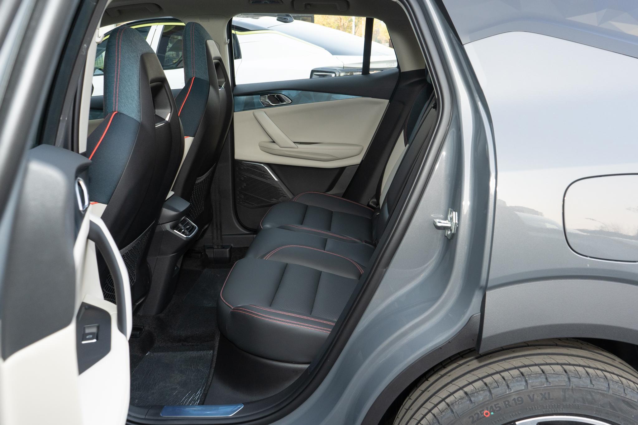 试驾领克06：上市不到3个月，交付量破10000台，它凭什么