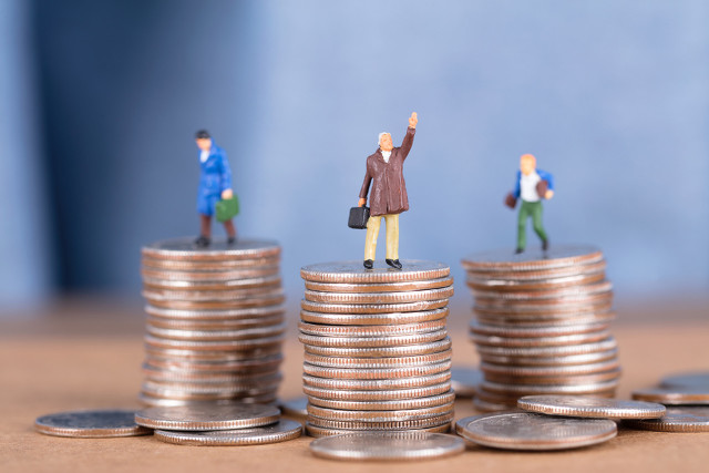 你总羡慕别人自媒体月入过万，可你不知道背后他们付出多少