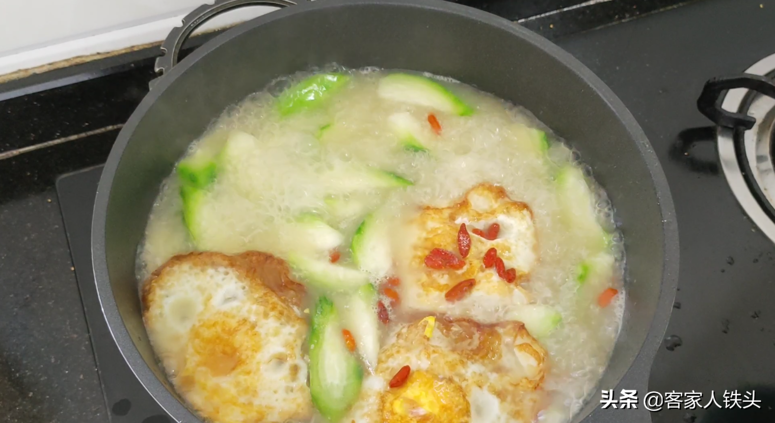 广东人做开胃靓汤为什么这么好喝？原来步骤很简单，营养味美便宜