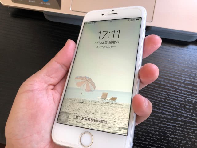 我的iPhone6s用四年了，一点也不卡屏，媳妇儿：这钱用得值