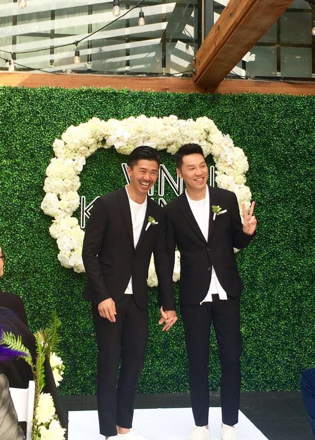 他是香港第一位同性婚姻的男艺人，结婚3年 家产
