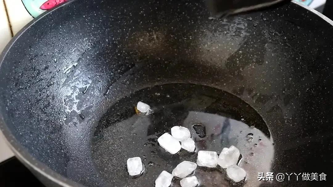 做紅燒肉，切記別焯水和用水燉了，教你一招，肥而不膩，超下飯