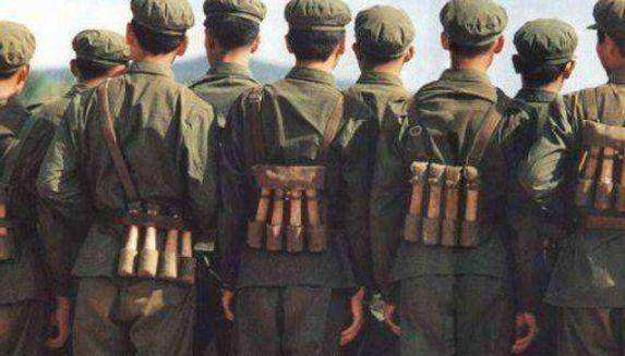 为什么中国军队至今还用木柄手榴弹？真实原因却是库存量让人头疼