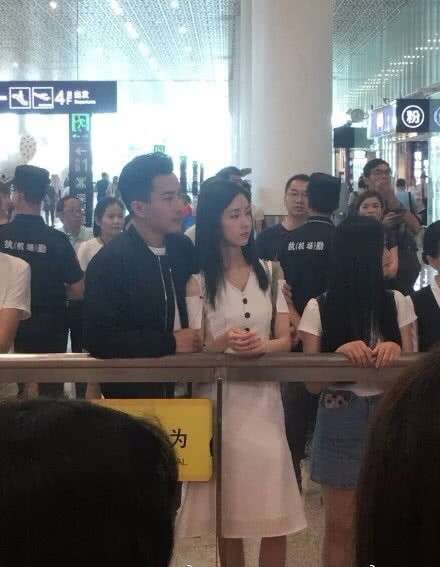 陈都灵为刘恺威庆生视频曝光，相差19岁互动亲密，相互依偎不避嫌