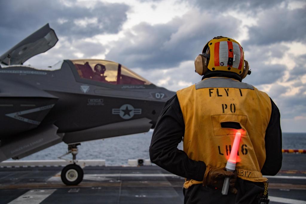 2月1日，缅甸军方发起扣押行动，这正是特朗普想做却没敢做的