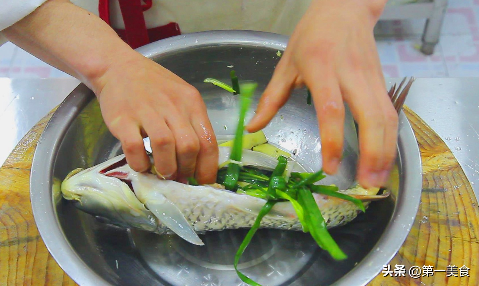 图片[8]-厨师长做的鸿福泼辣鱼 学会这一招 在家也能享受饭店的味道-起舞食谱网