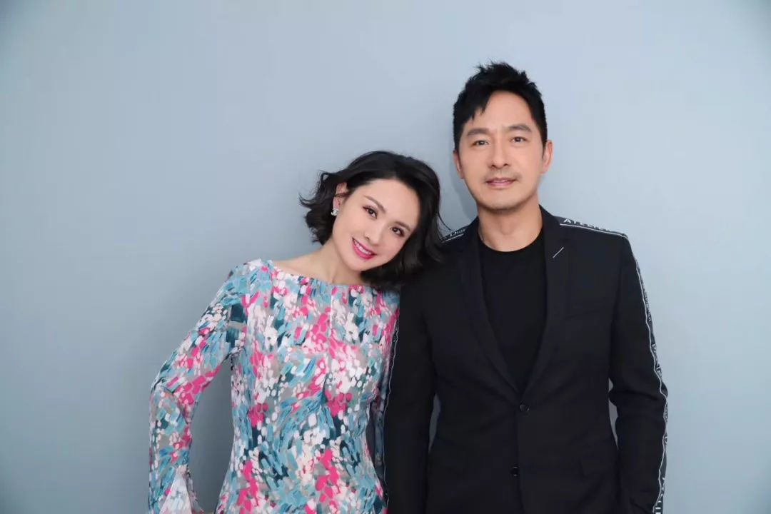 为爱失智自带奴性？又一对奇葩夫妻么