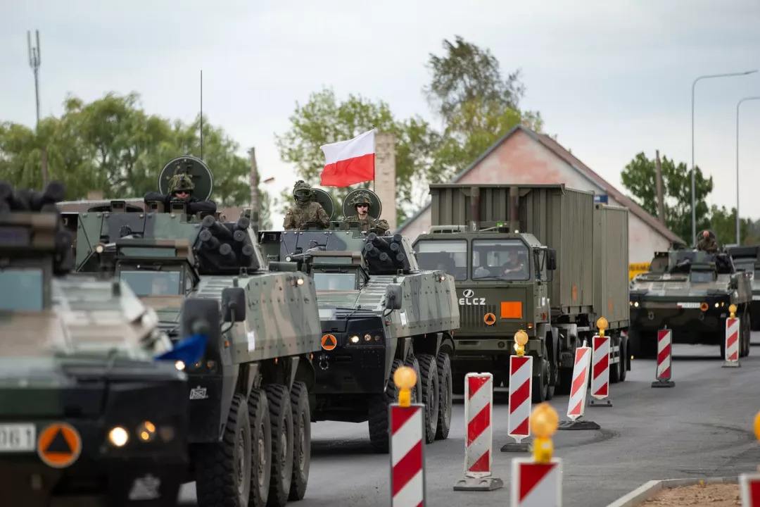 美军核弹要挪地方，波兰积极争取部署本国，宣称：就对付俄罗斯