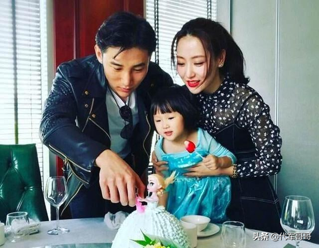 又一位女星自曝离婚！当红时下嫁小2岁男模，如今34岁成单亲妈妈