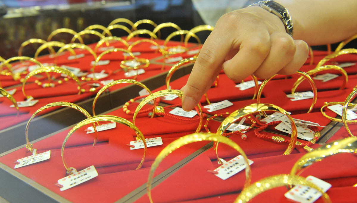 黄金金价全面降价，中国黄金2021年8月27日品牌黄金最新金价表