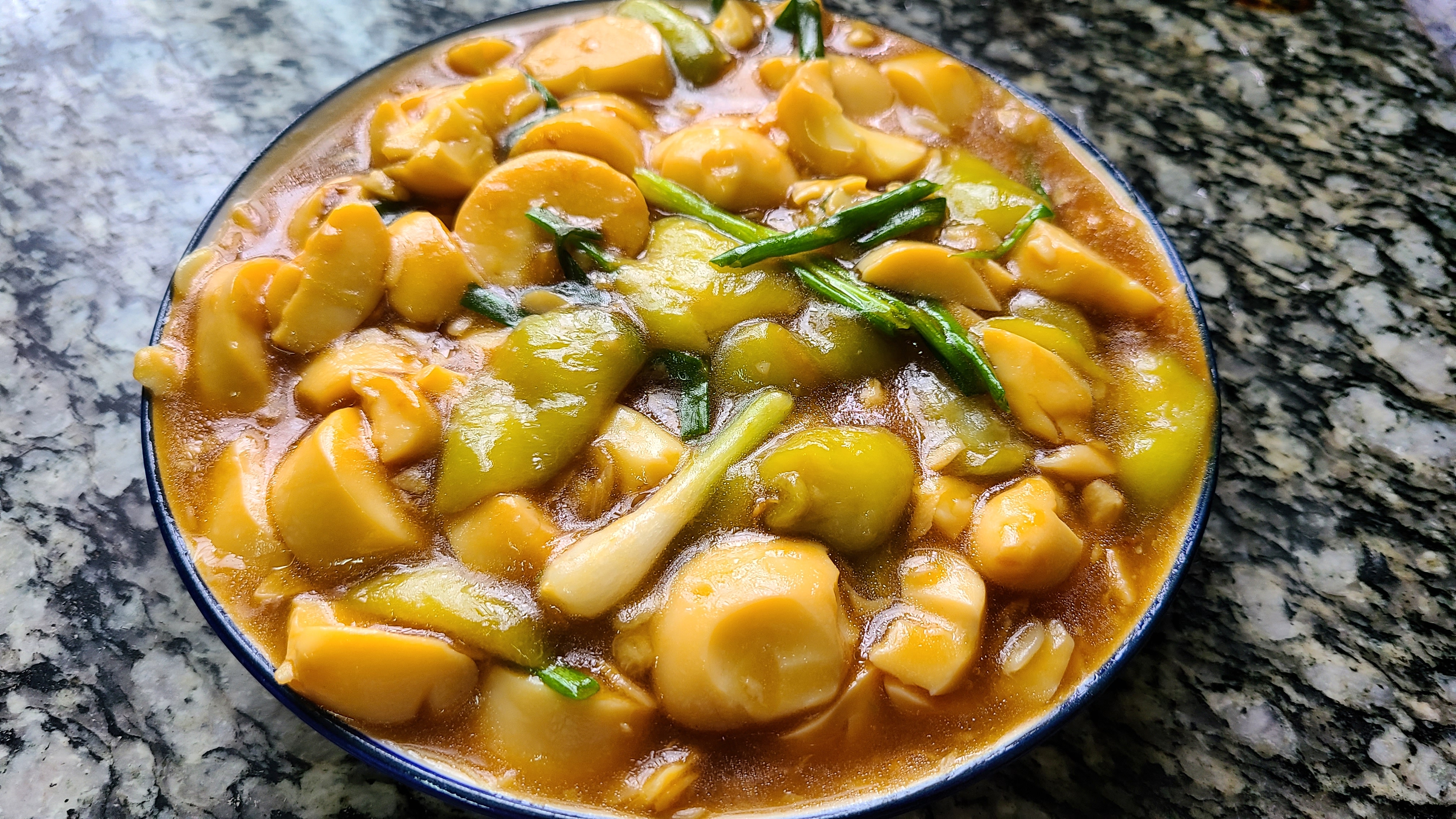 丝瓜豆腐的做法，天热我家经常吃的一道家常菜，简单美味