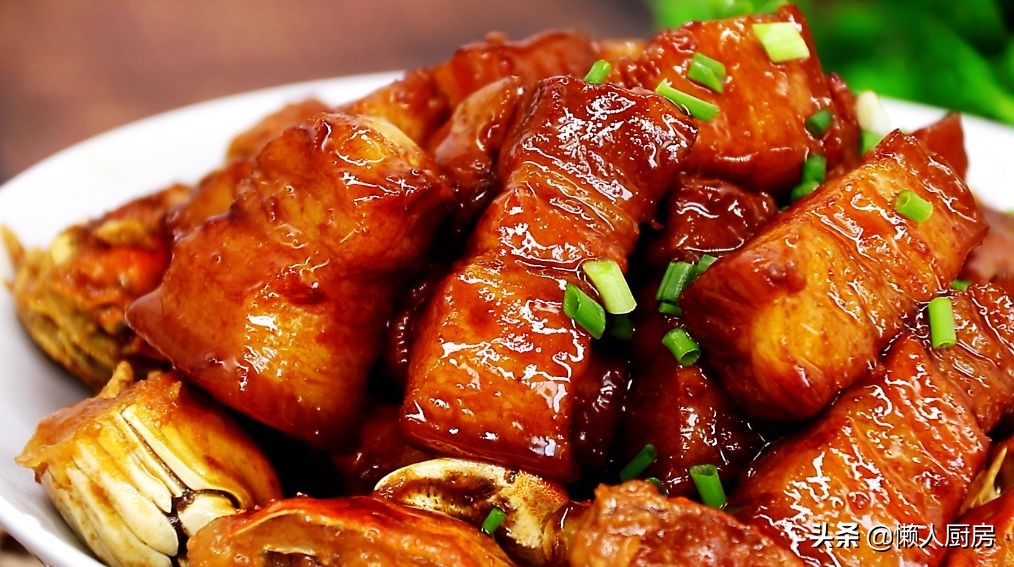 五花肉還能這樣做紅燒肉，螃蟹與五花肉完美結合，讓人食指大動
