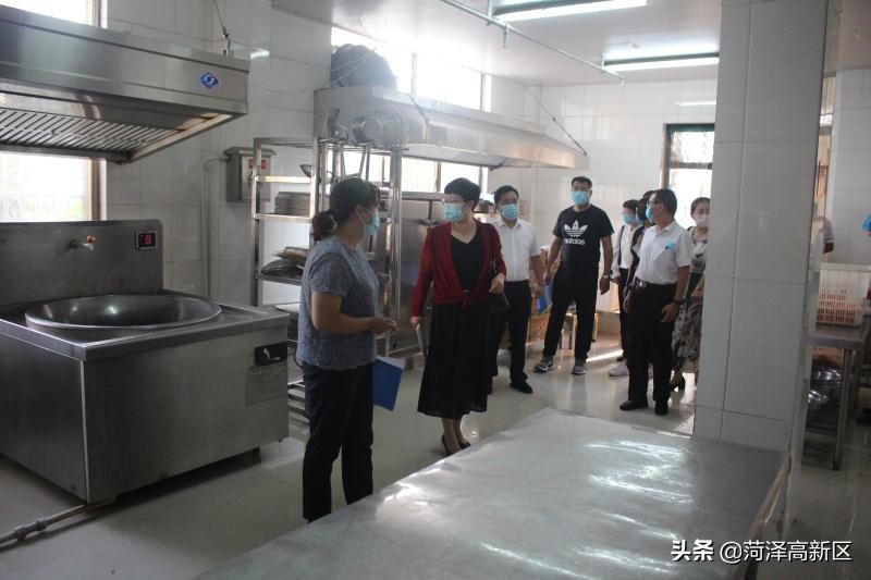 菏泽高新区开展中小学、幼儿园食堂食品安全专项督导检查暨互学互促活动