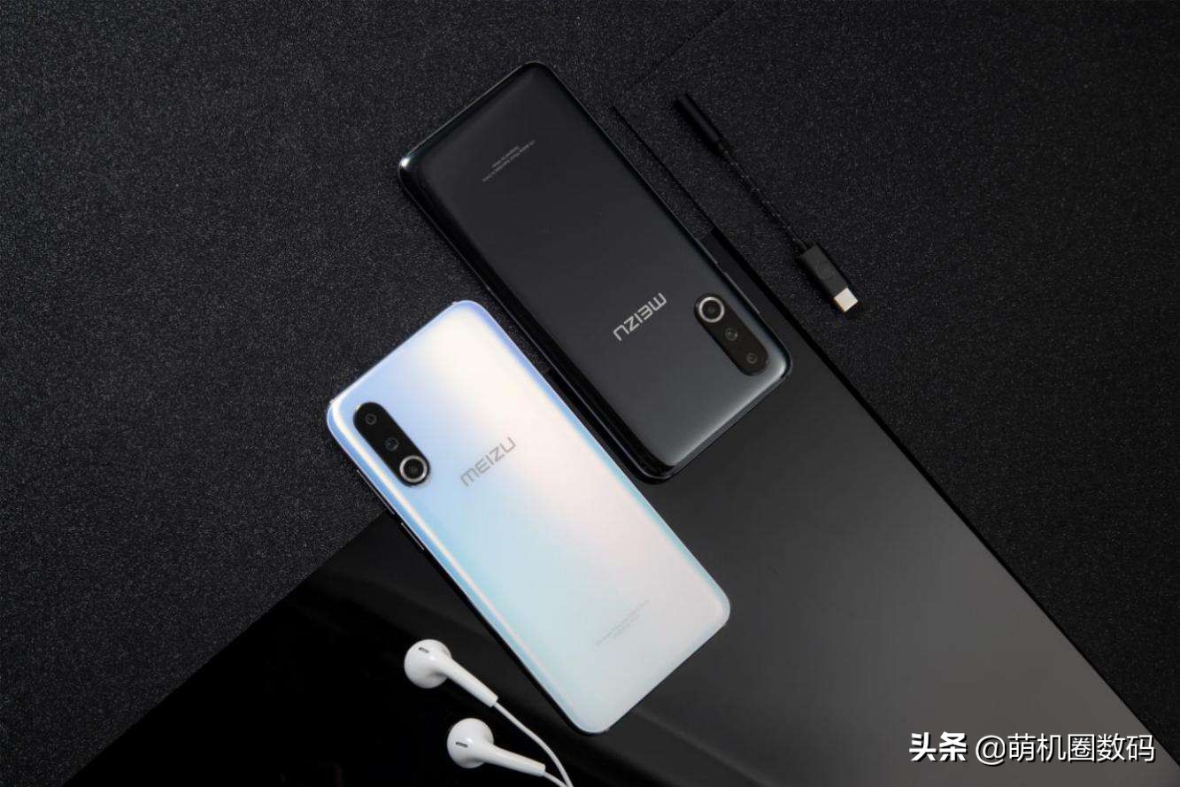 被淹没的2款旗舰级，并且这两个知名品牌都带著具有特点的便笺前行着