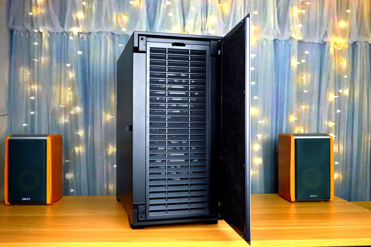 侧透机箱是主流？光污染更伤眼，Tt挑战者H8静音机箱体验