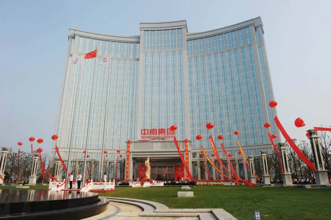 中南建设前院庆功，后院失火