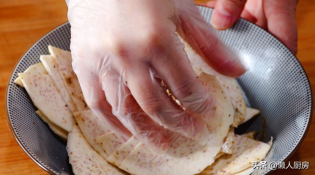 不用油炸，原來芋頭片的做法這麼簡單，一個芋頭能做好多