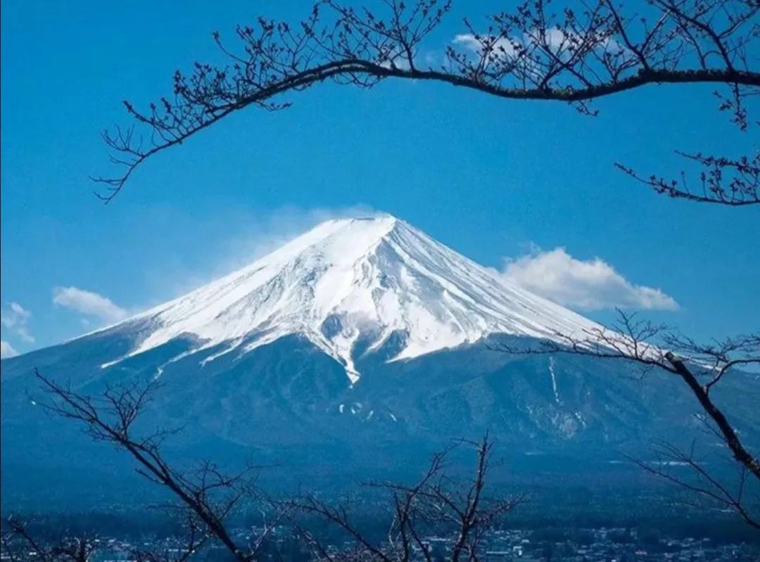 又編輯整理了一些日本富士山的圖片美麗的富士山 網遊小魚兒 Mdeditor