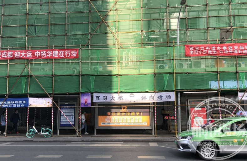 成都一烤肠店取名“特别”，市民直呼“辣眼睛”！老板：文化差异