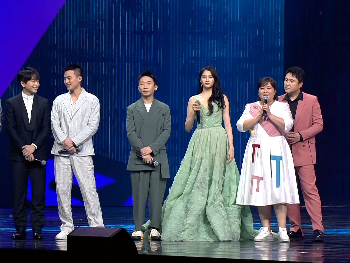 东方卫视618晚会，王源留学归来后首秀，观众评