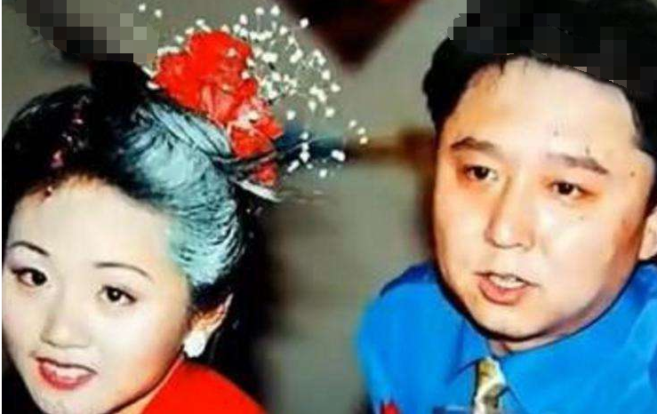 德云社成员秀老婆，本以为岳云鹏老婆够可爱，孙越老婆这么年轻