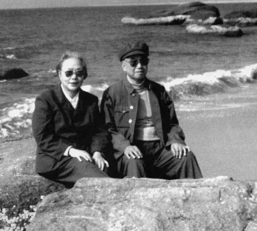 萧克之妻蹇先佛：18岁参军，长征路上生孩子，今