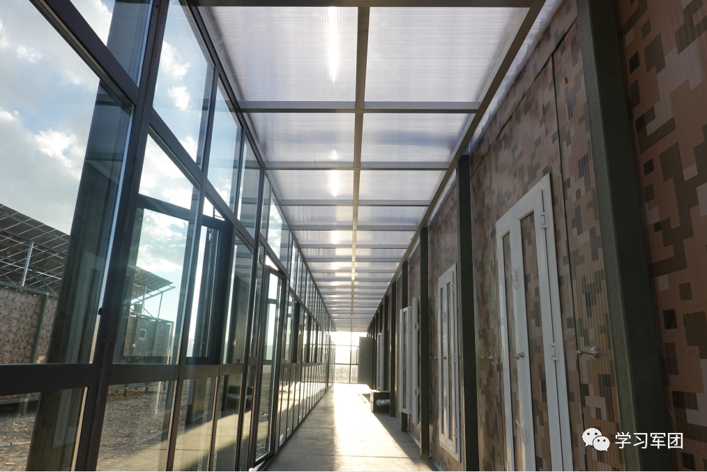 ӡ���߾�����Ӫ�ػ����ع⣬�������ž��ĶԱ����¡�