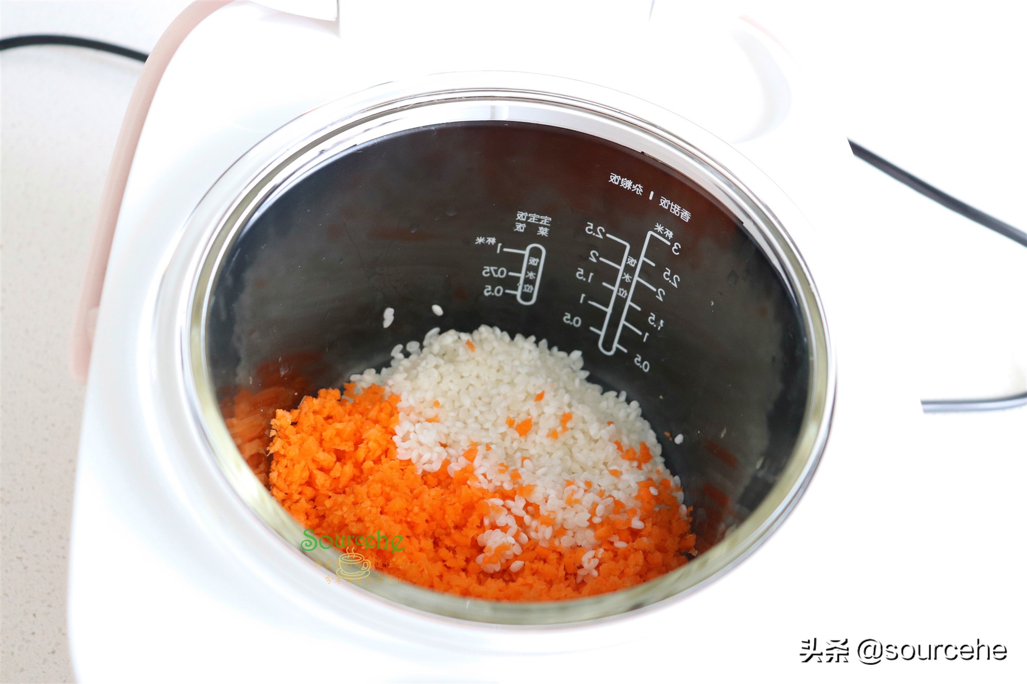 我家寶寶二歲多，隔三差五就吃蔬菜肉末粥，身高一米，聰明又可愛
